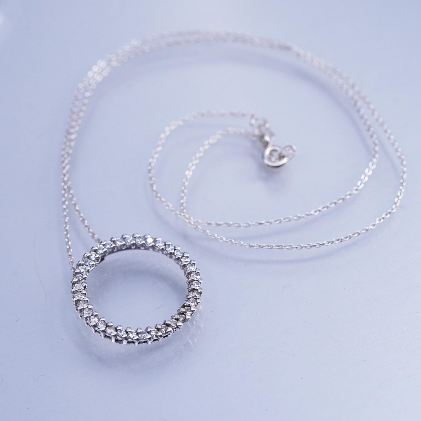 18”, Sterling 925 silver circle pendant necklace with circle pendant and Cz