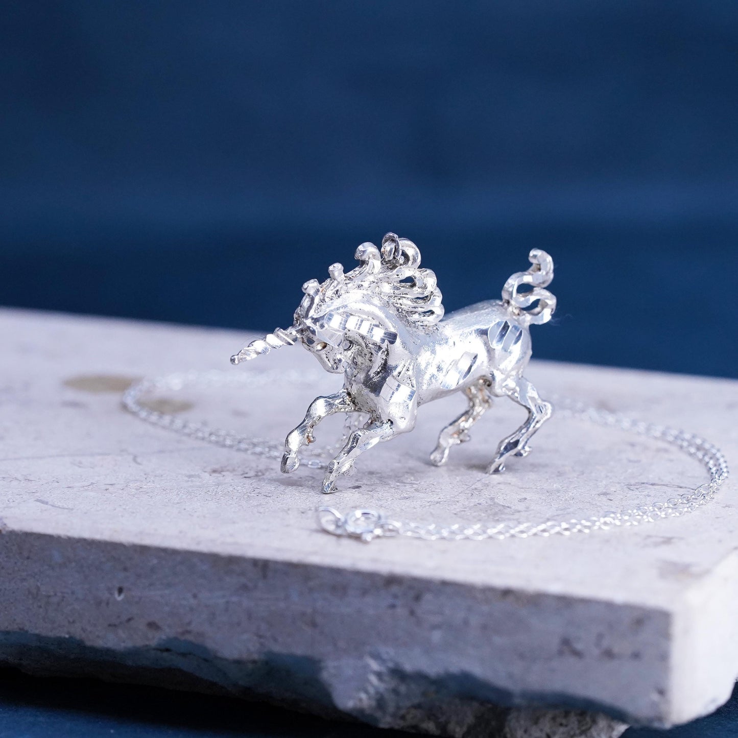 7.7g, RARE 18K white gold detailed unicorn pendant sterling silver Necklace