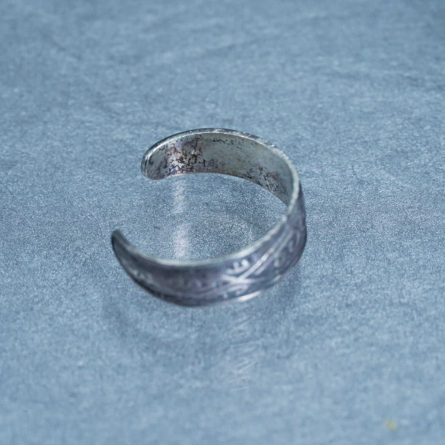 Size 3, VTG southwestern Sterling 925 silver handmade ring, textured open band