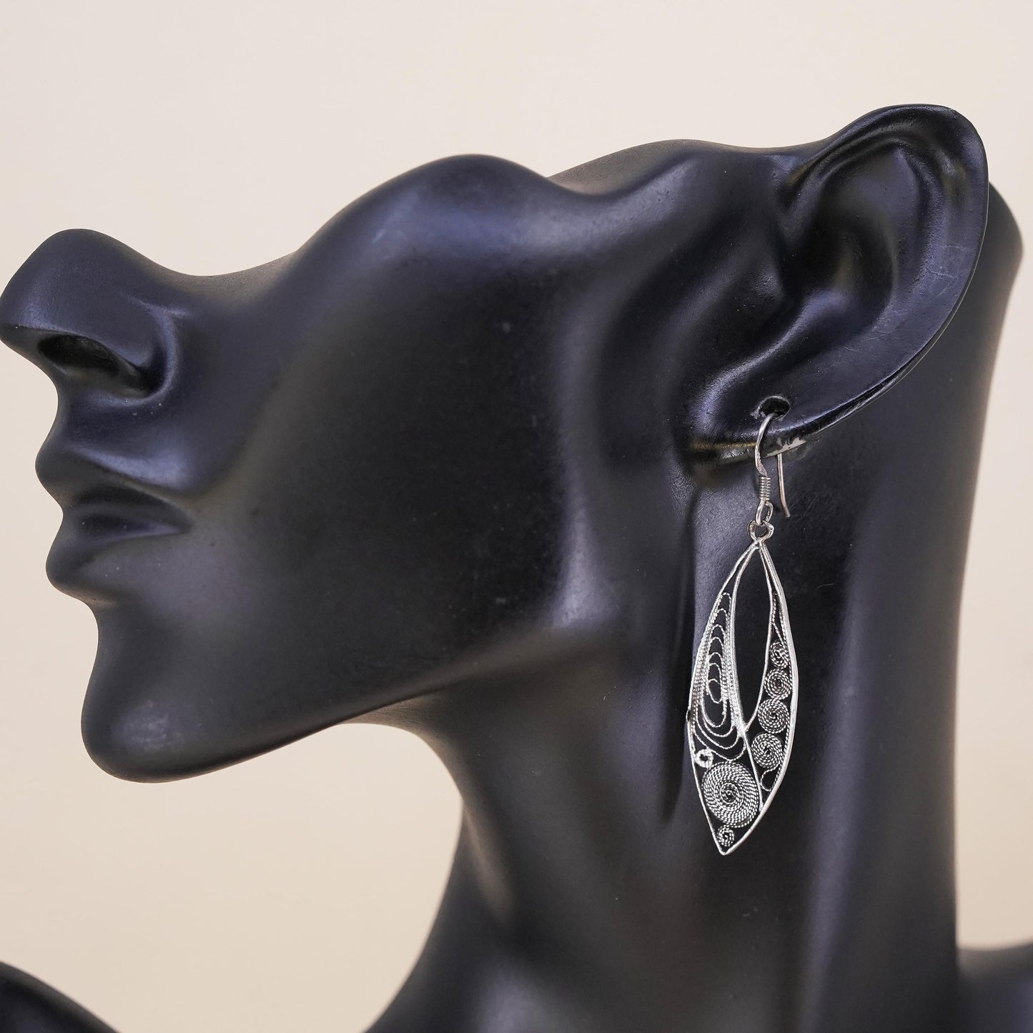 Vintage southwestern Sterling silver pendant, filigree 925 leaf single earring
