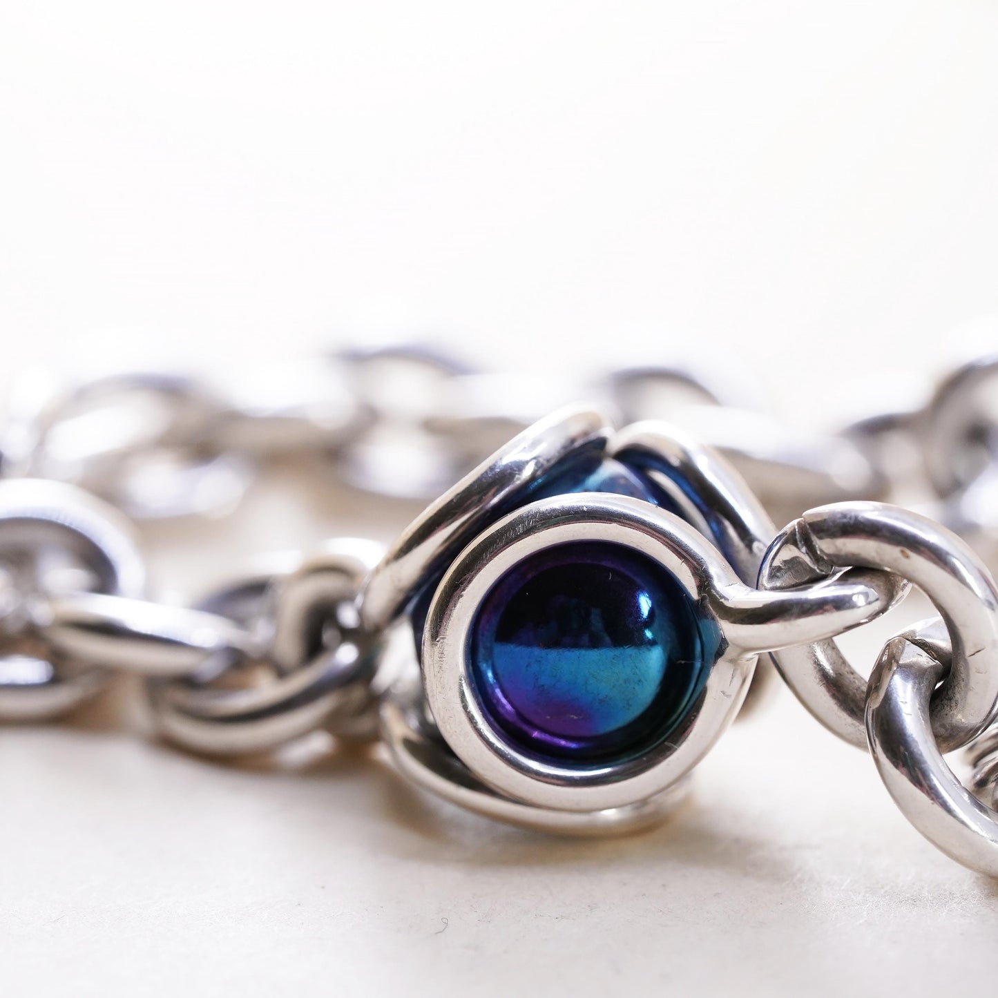 7", Vintage GAYM fancy pop, silver tone charm bracelet metallic blue marble