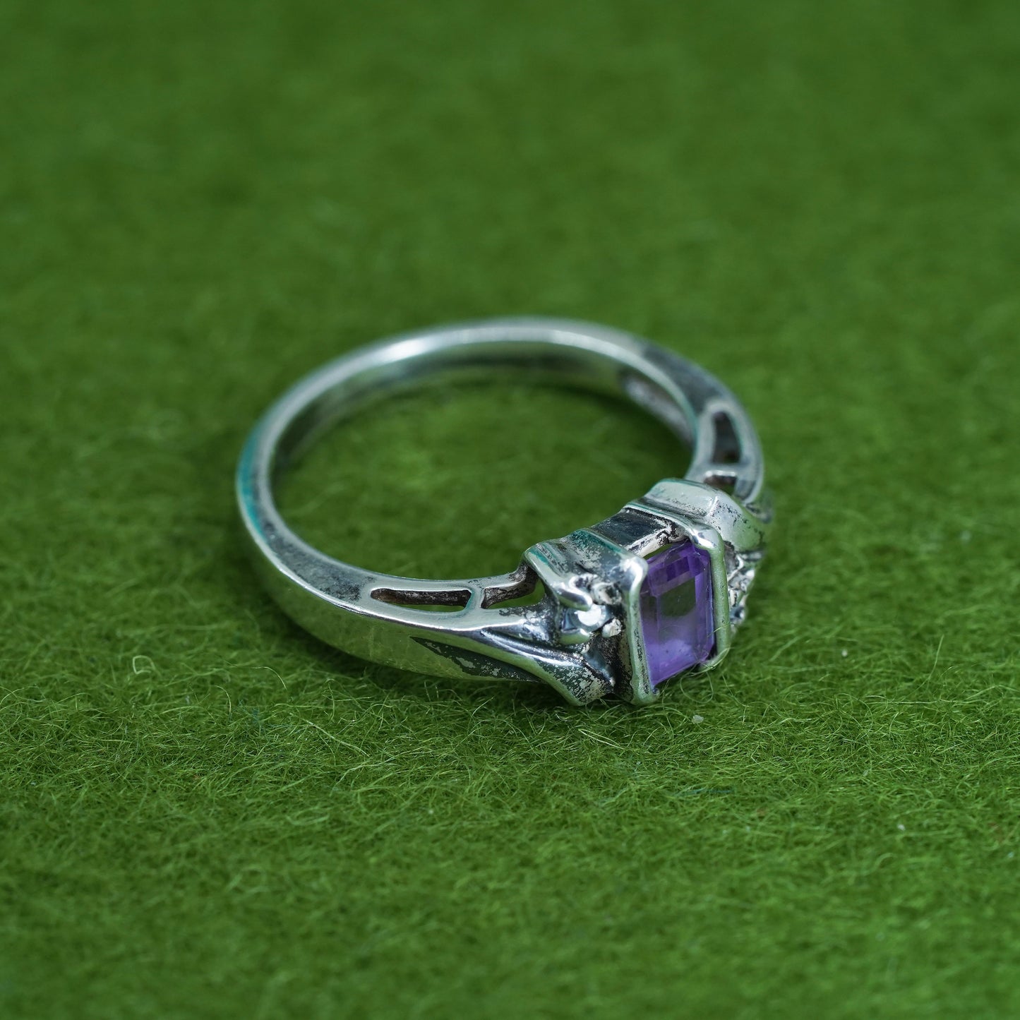 Size 7, Vintage sterling 925 silver handmade ring with amethyst and diamond