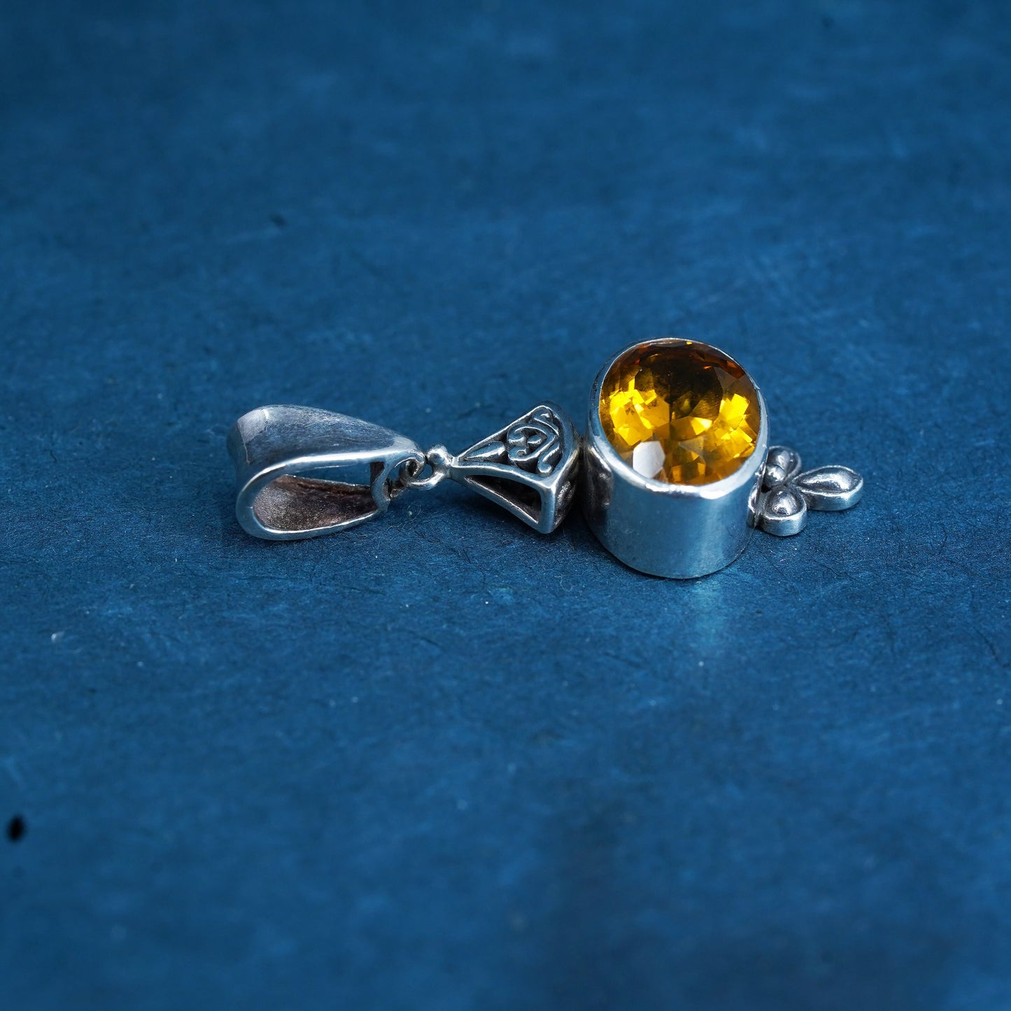 Vintage sterling 925 silver handmade pendant, with oval citrine