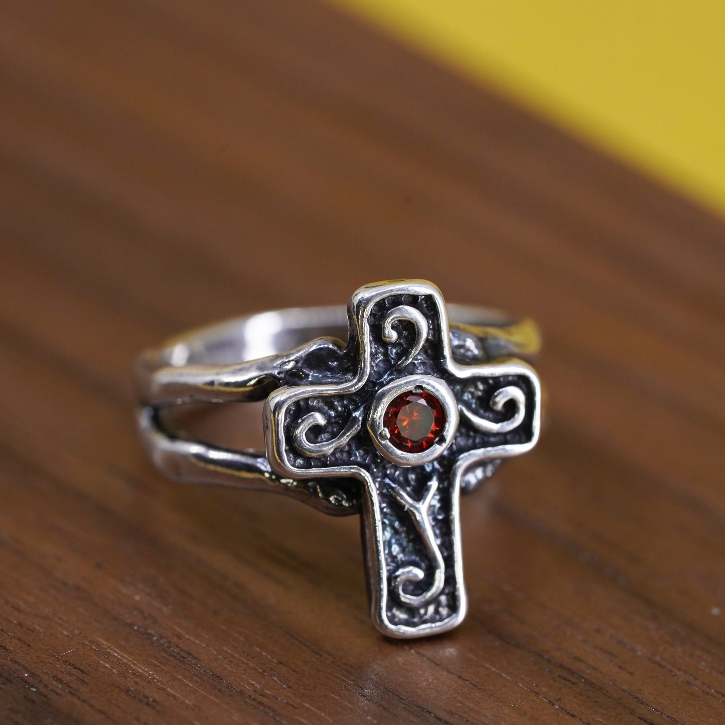 Size 7, vintage Israel Sterling silver handmade ring, 925 cross band w/ garnet