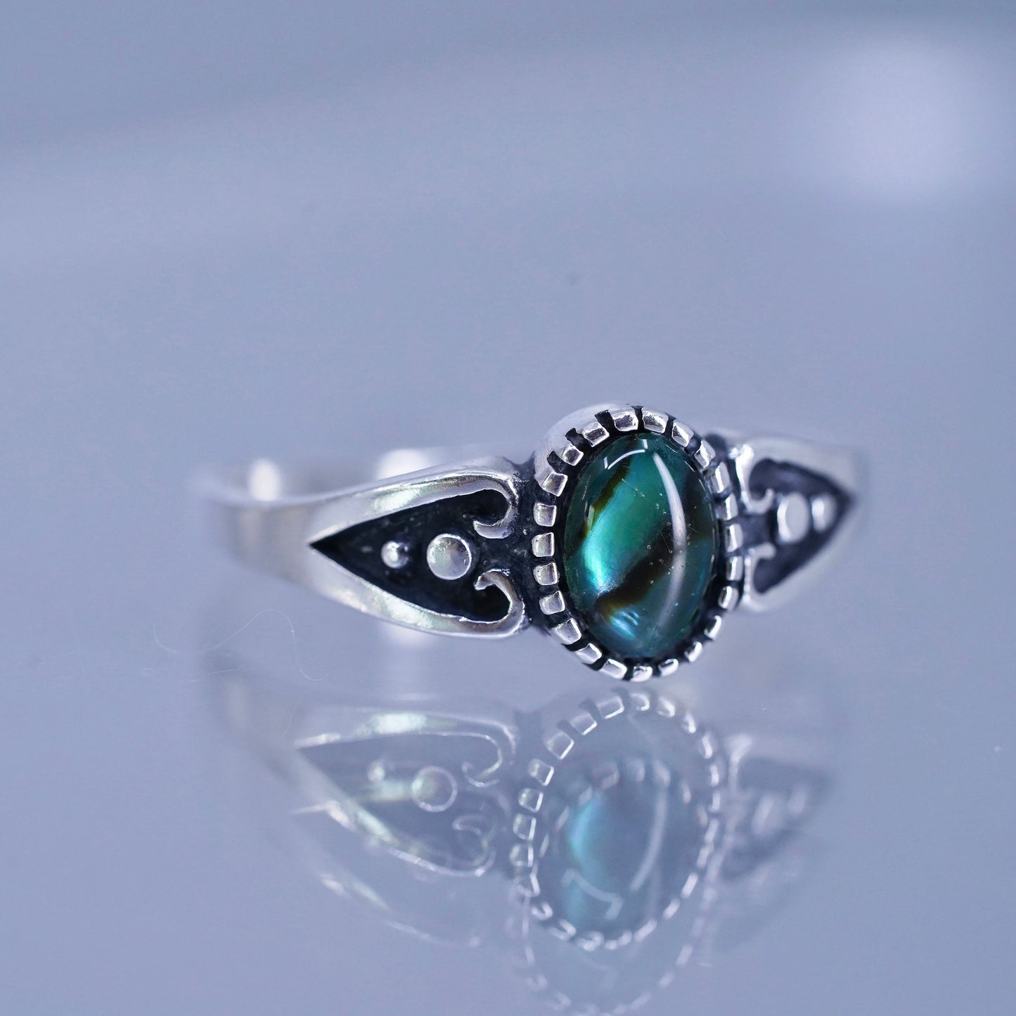 Size 8, southwestern vintage 925 silver handmade ring with abalone