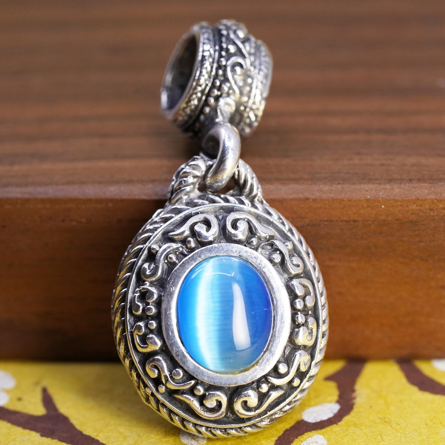 Vintage Mexican Sterling 925 silver textured pendant with oval blue cat’s eye