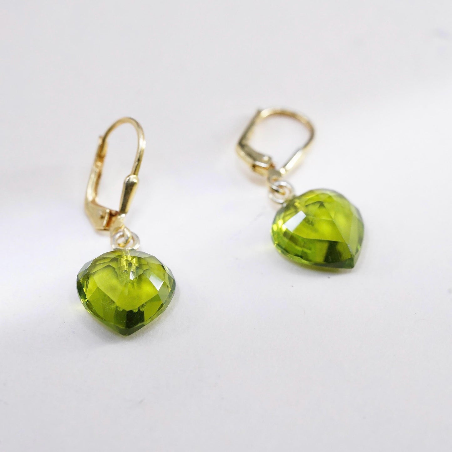 VTG yellow gold plated 925 Sterling silver earrings heart peridot Leverback