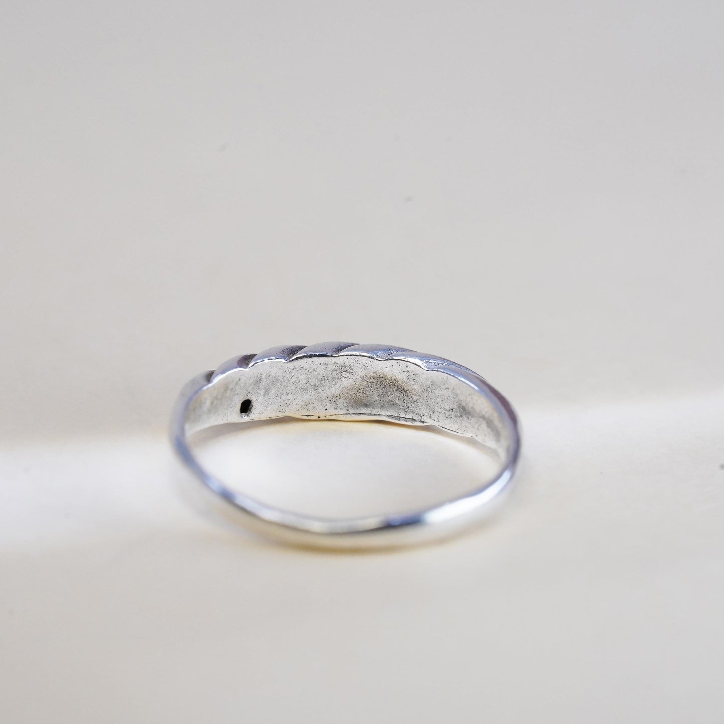 Size 7, VTG sterling silver handmade ring, textured 925 ribbed stackable band