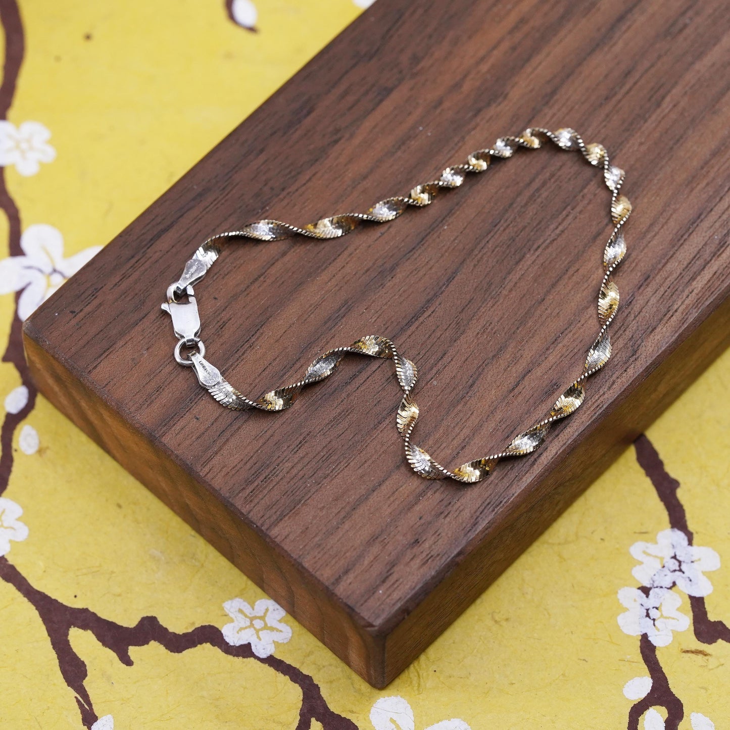 7.75" Danecraft Sterling silver twisted herringbone bracelet, Italian 925 chain