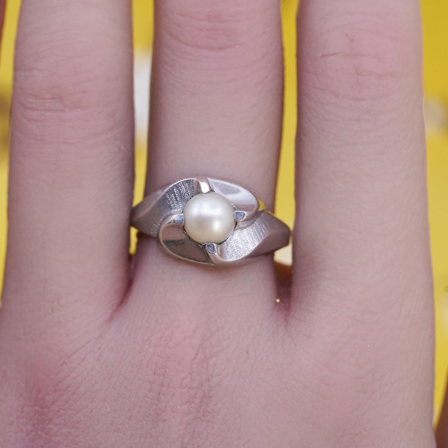 Size 8, vintage Sterling silver ring, 925 statement ring with freshwater pearl