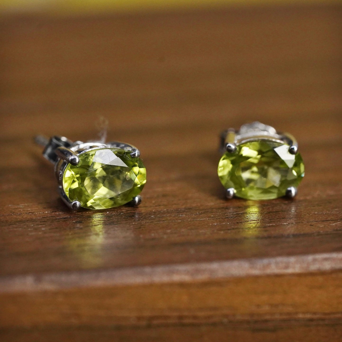 Vintage Sterling 925 silver oval peridot studs earrings