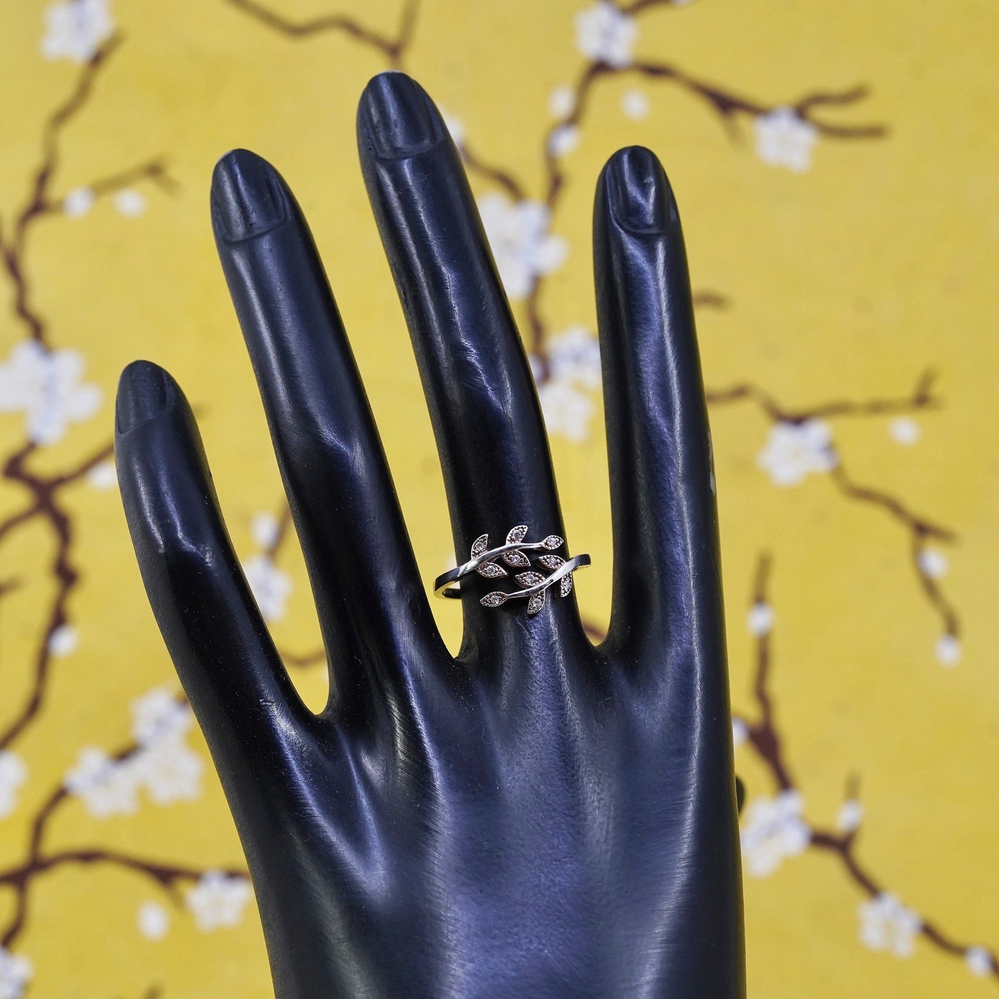 Size adjustable, VTG two tone Sterling 925 silver ring, band with leaves and cz