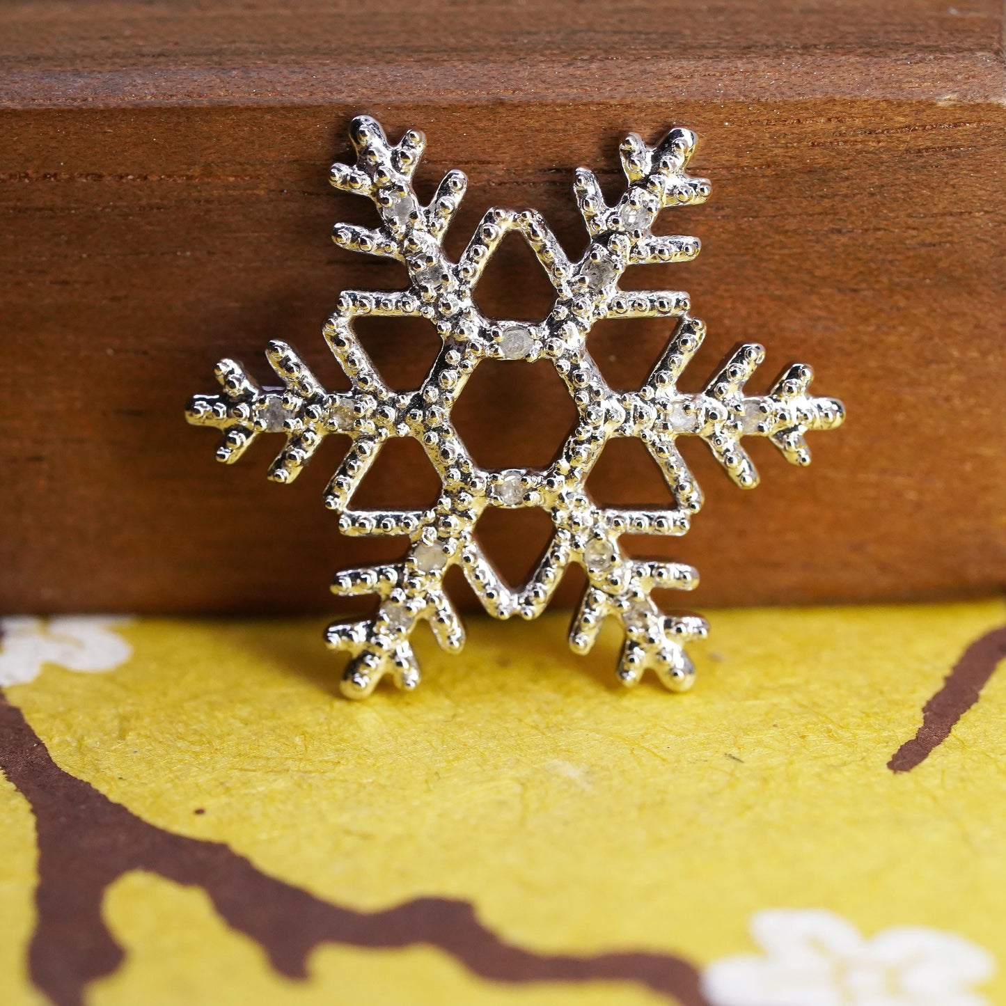Vintage sterling 925 silver snowflake charm pendant with cluster diamond