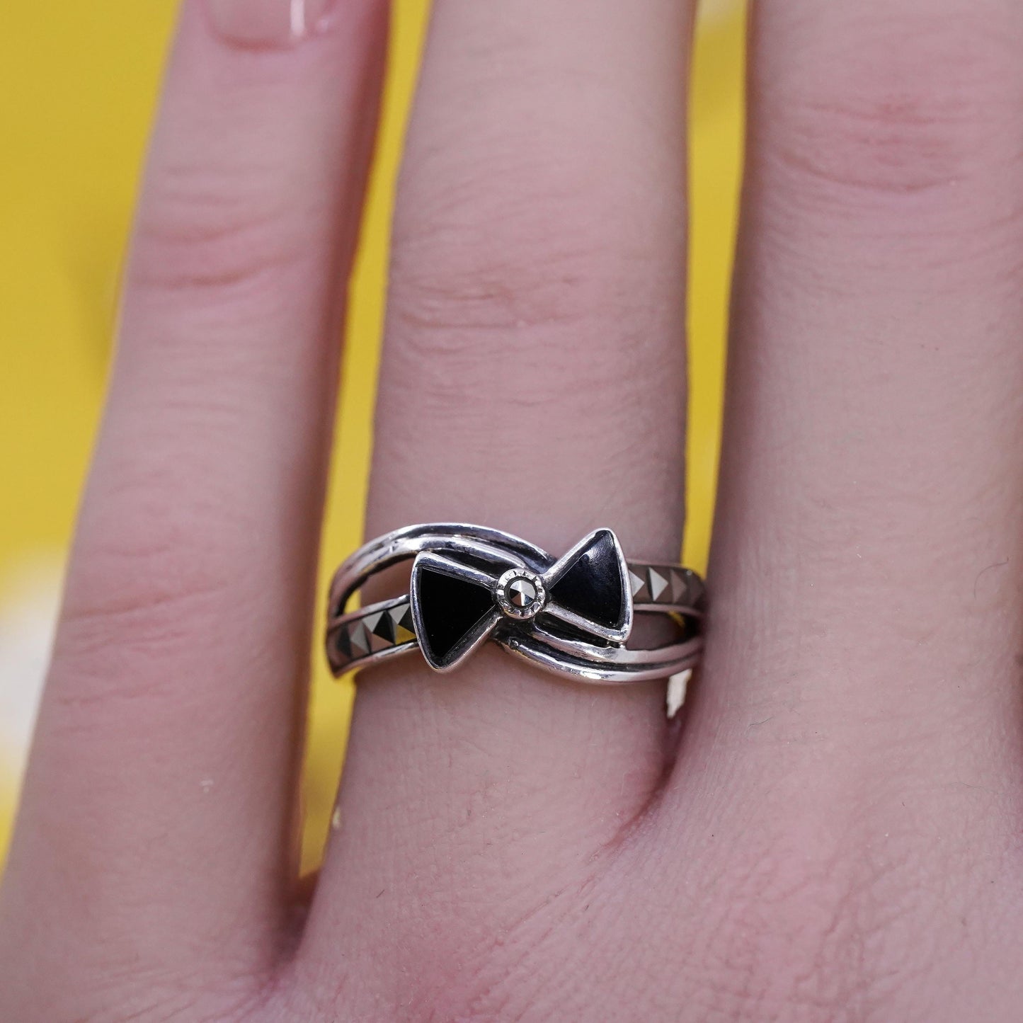 Size 7, vintage Sterling 925 silver handmade ribbon bow tie ring with oval onyx