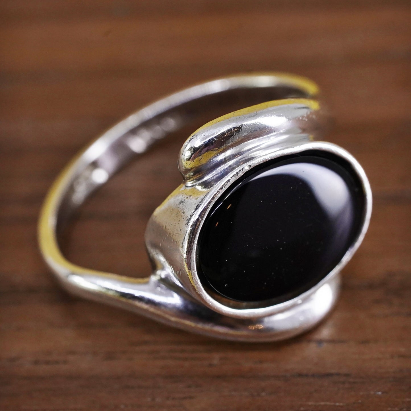 Size 6.75, vintage Sterling 925 silver handmade ring with oval onyx, stamped 925