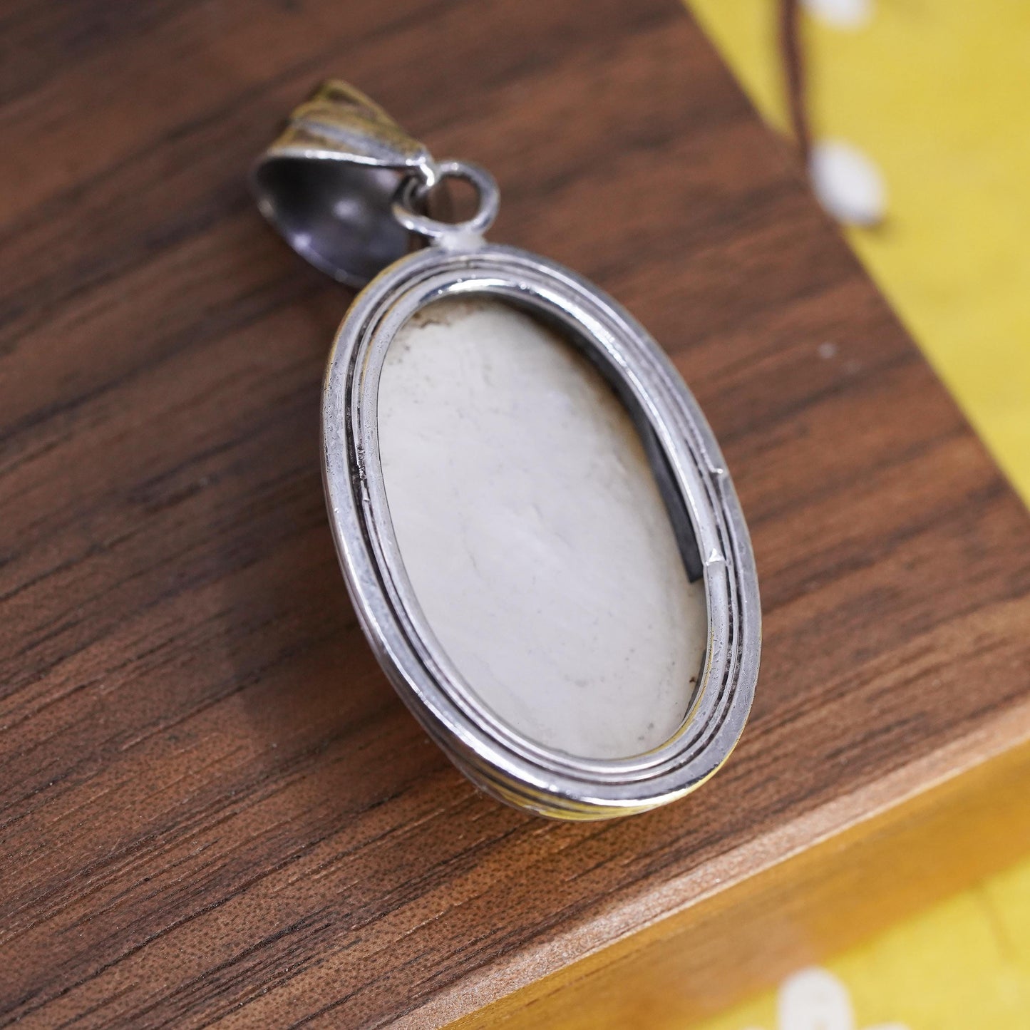 Vintage Sterling 925 silver handmade pendant with oval mother of pearl