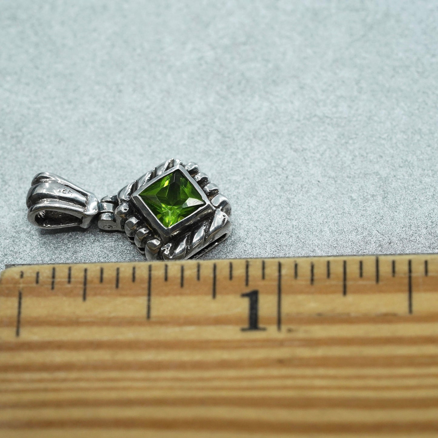 vintage sterling 925 silver handmade cable pendant with square peridot