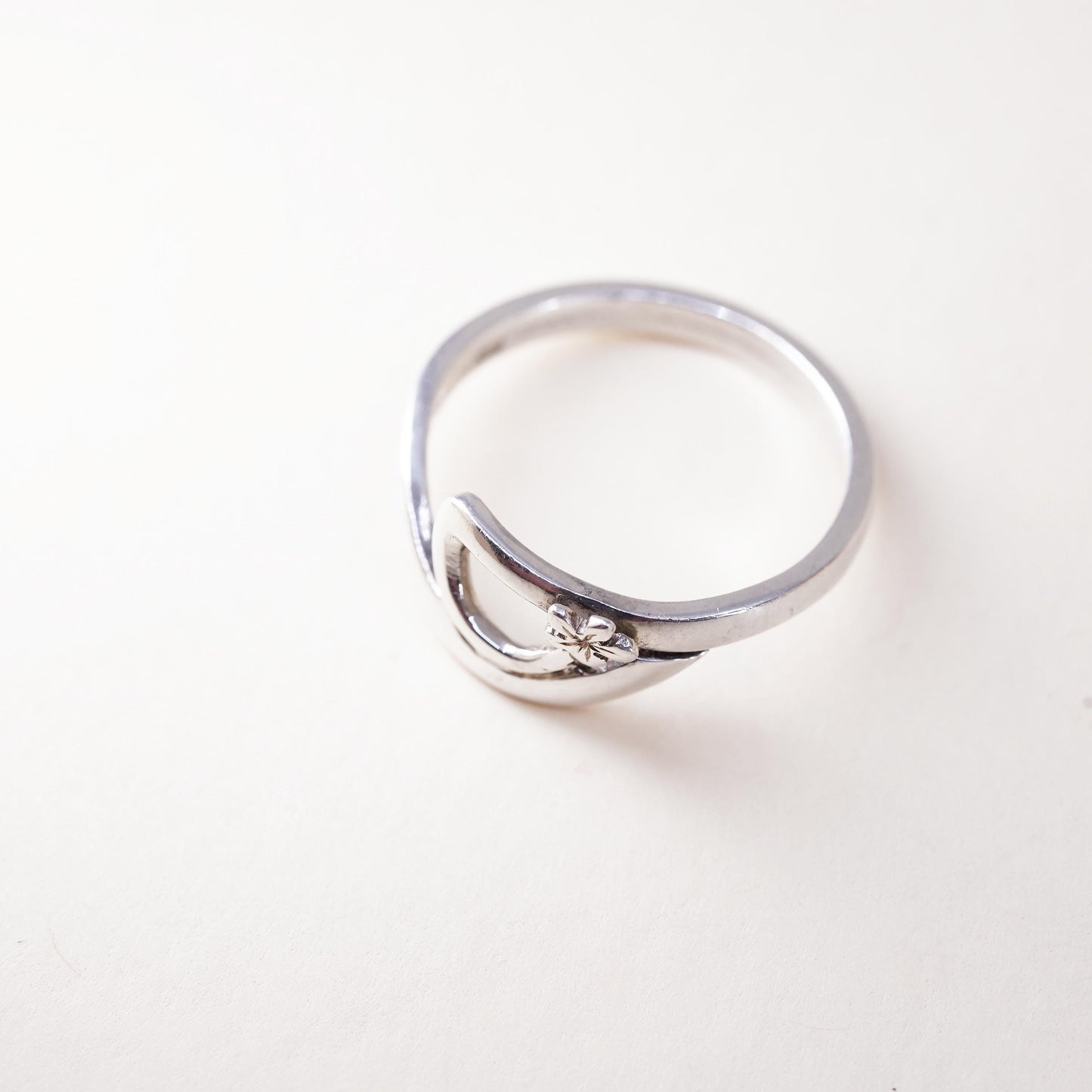 Size 8, vintage European Sterling silver handmade ring, 925 flower