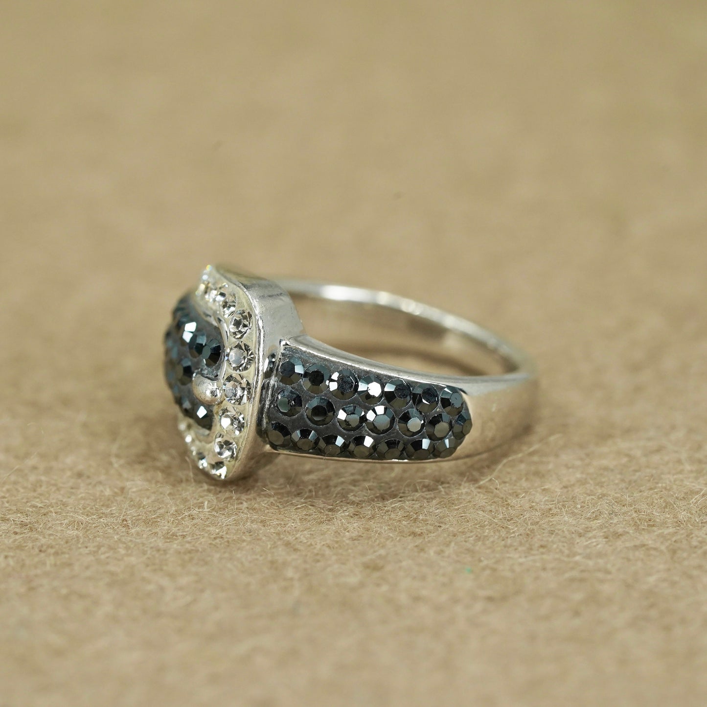 Size 7, vintage Sterling 925 silver belt ring with cluster cz