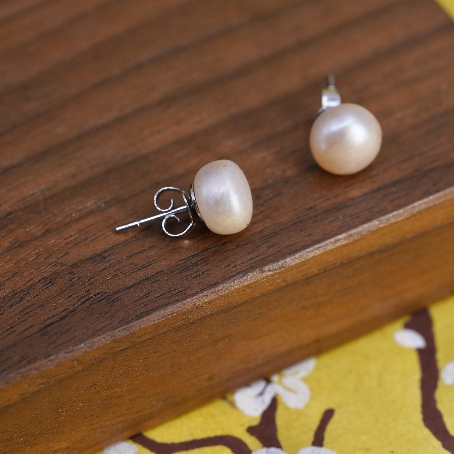 8mm, VTG 925 Sterling silver handmade studs earrings white pale orange pearl