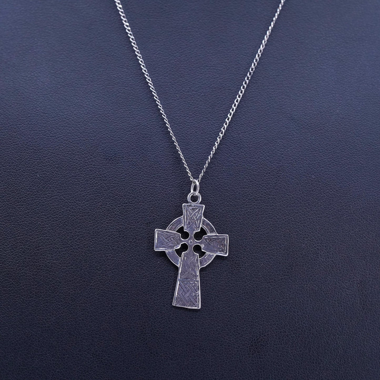 18”, VTG Sterling 925 silver box necklace with Irish Celtic knot cross pendant