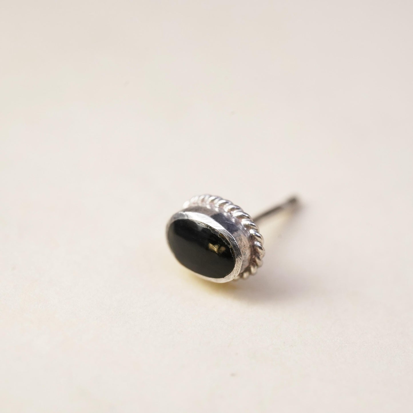 southwestern Mexican Sterling 925 silver oval stud with onyx, single earring