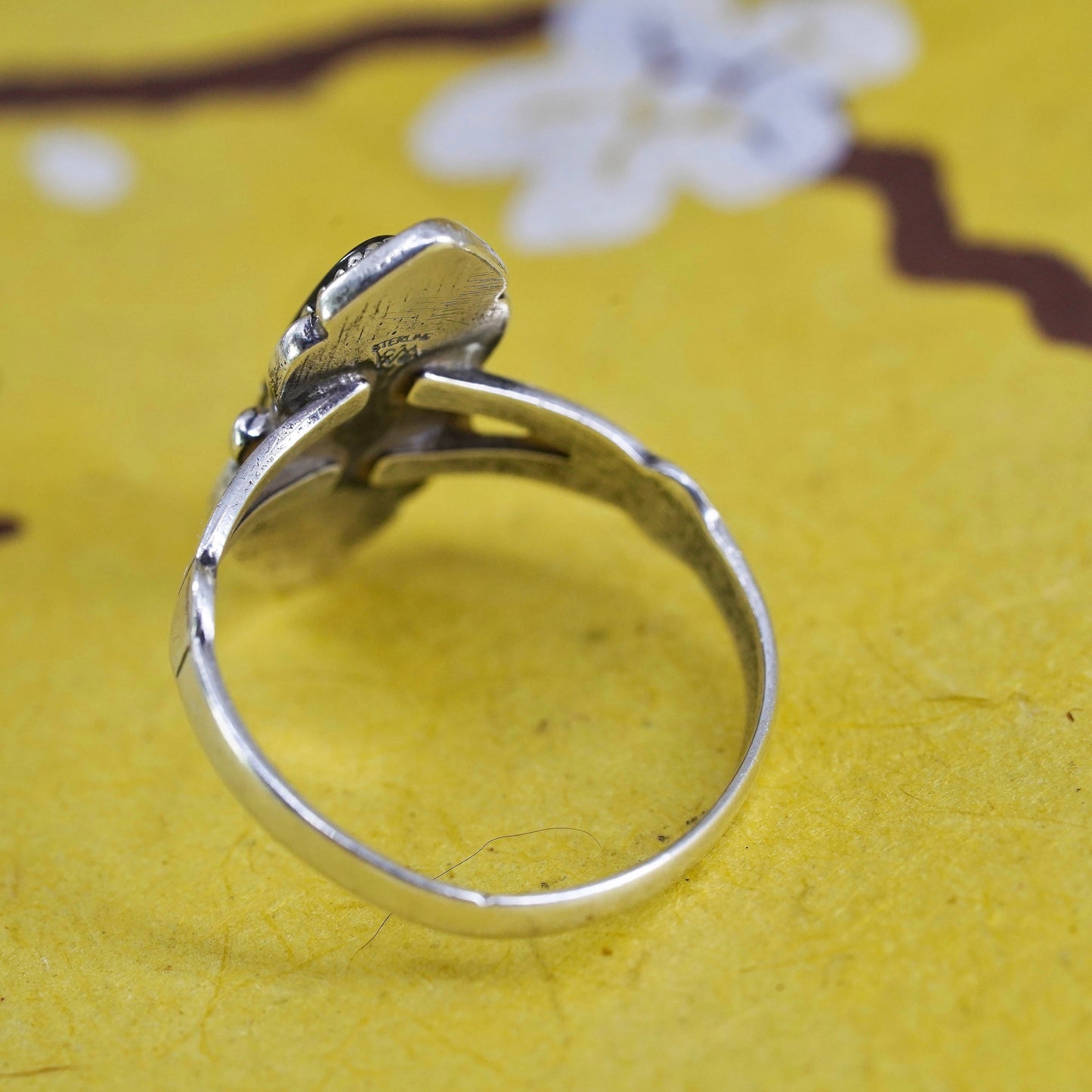 Size 8.5, vintage Southwestern WM company Sterling 925 silver ring w/ hematite