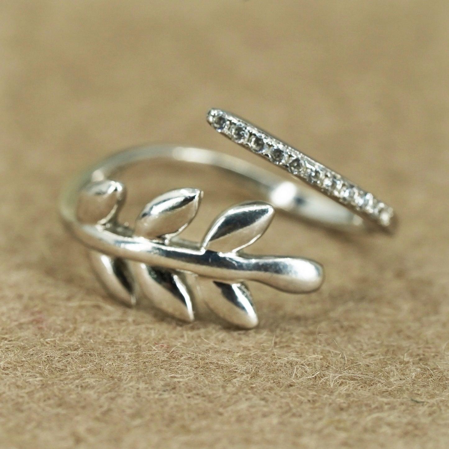 Size 8, vintage Sterling 925 silver handmade wrap ring with cz and leaves