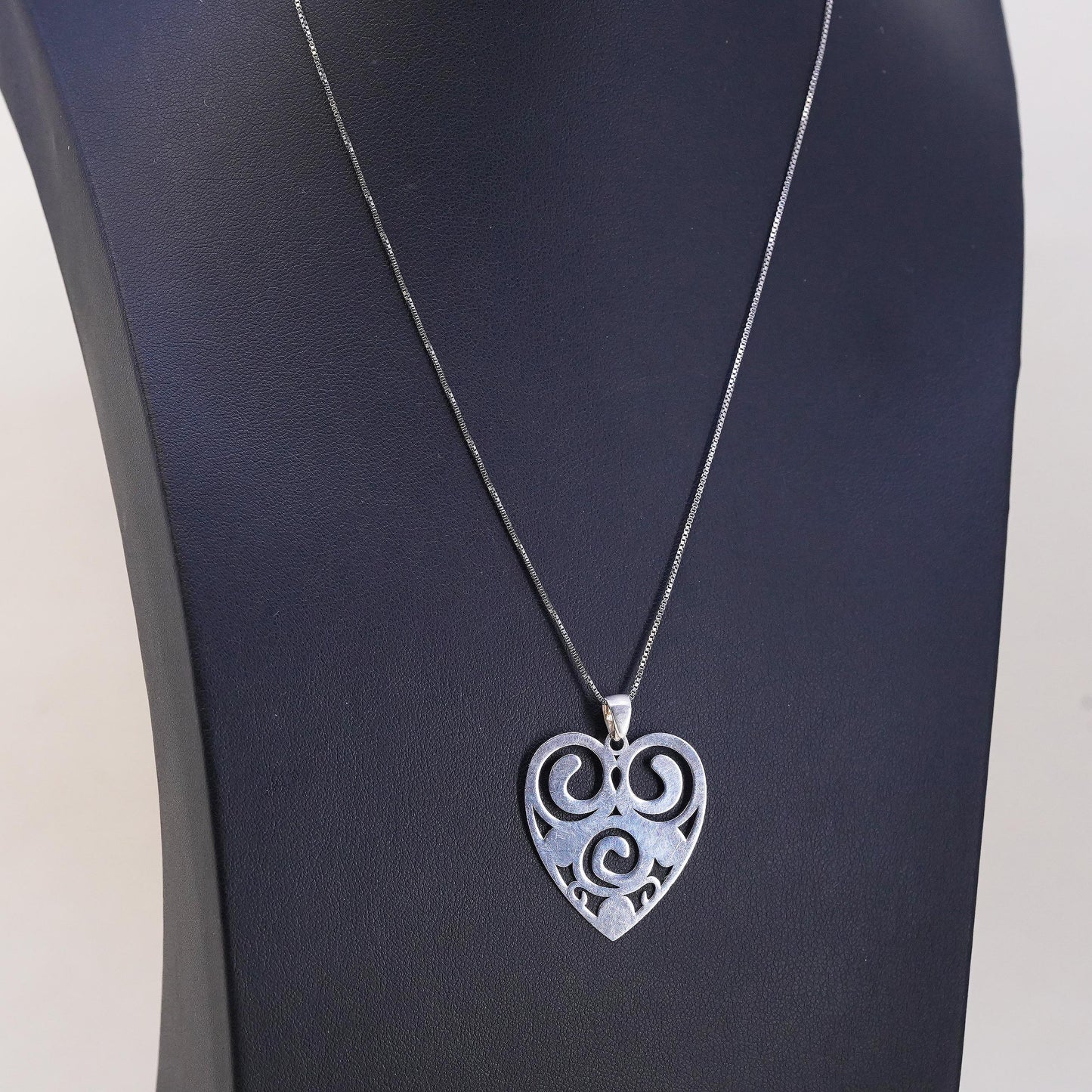 18",, Vintage Sterling 925 silver box chain necklace w/ filigree heart pendant