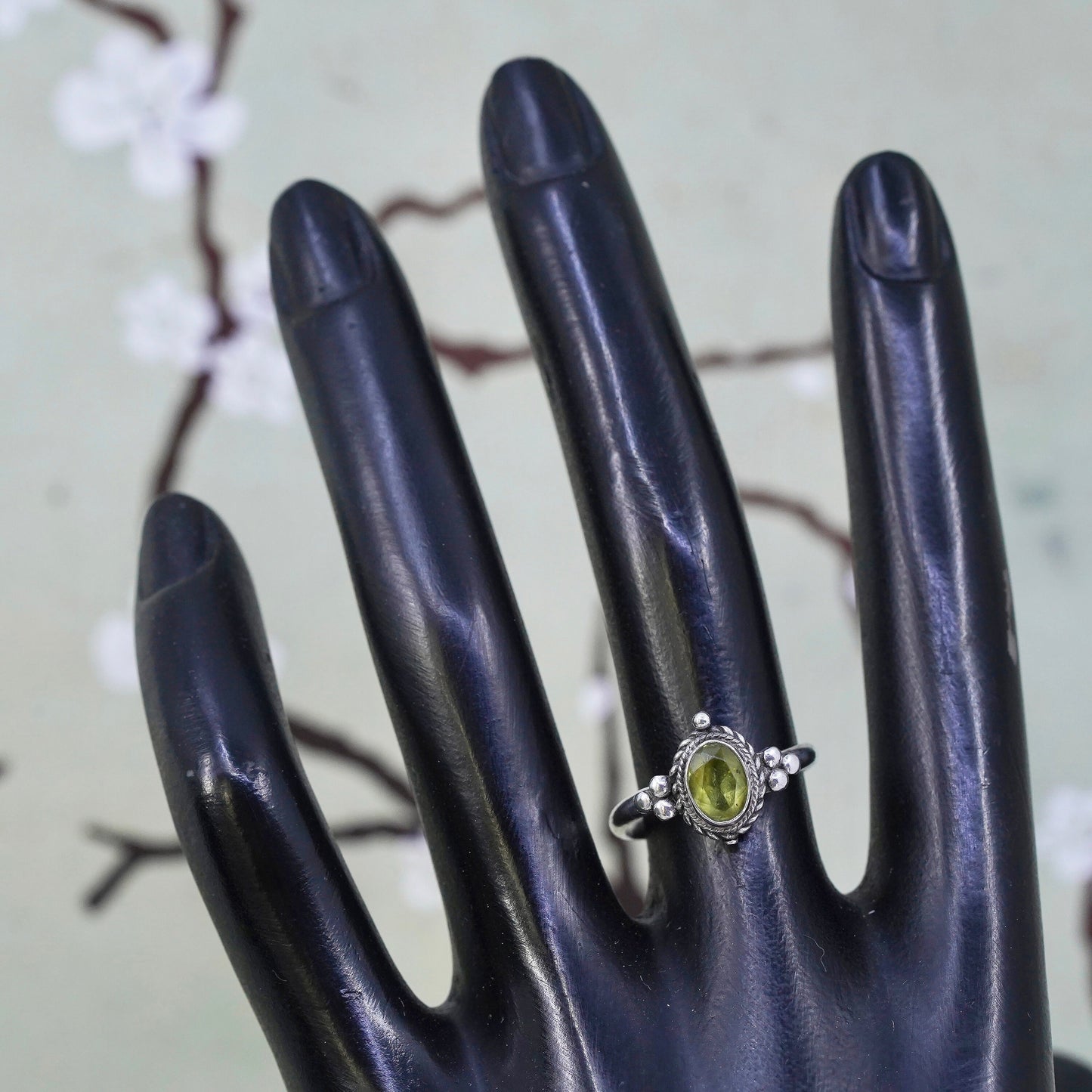 Size 7, Vintage sterling 925 silver handmade ring with peridot and beads