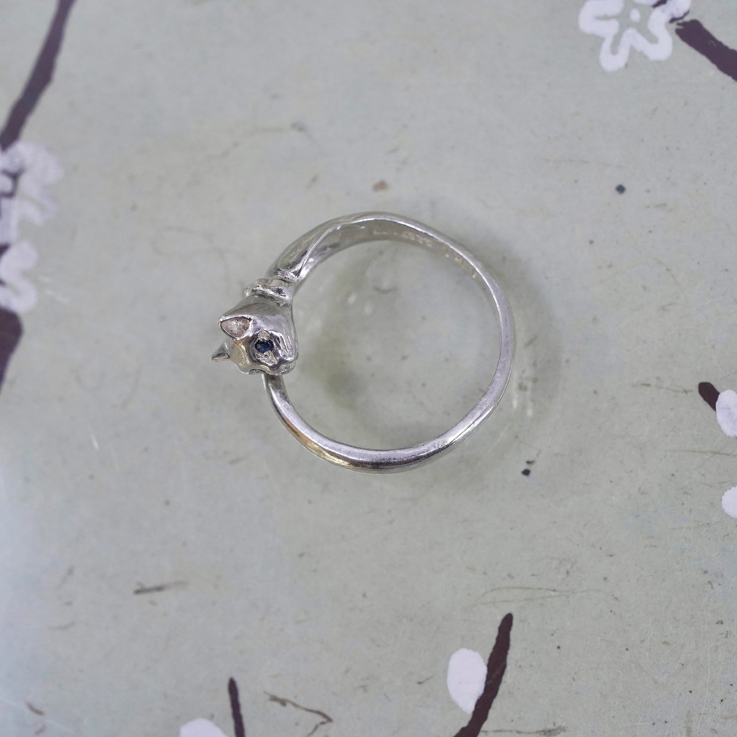Size 7.5, vintage sterling silver handmade ring. 925 silver cat band