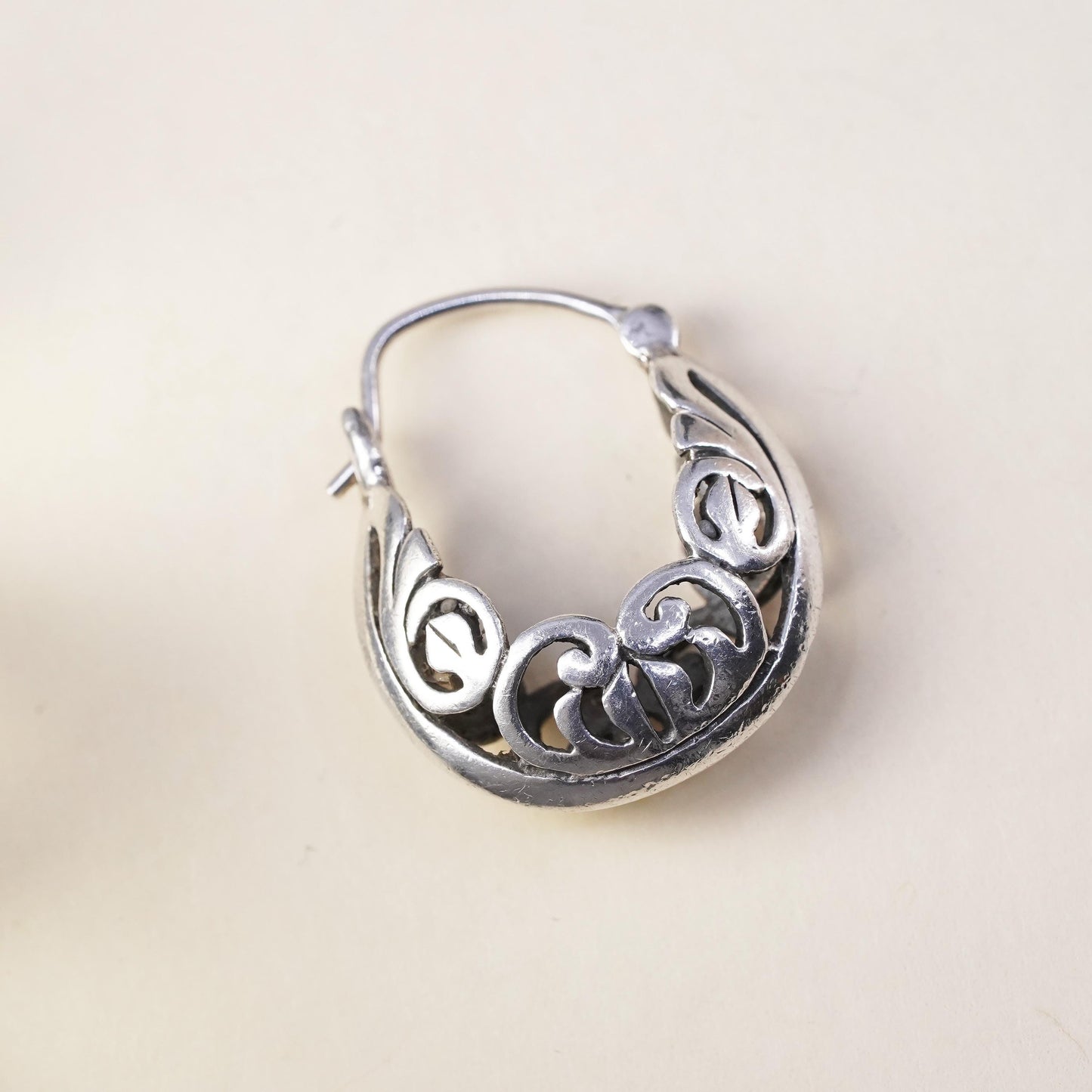 Silpada 925 Sterling Silver Filigree Open Hoop Huggie Post Single earring P1126