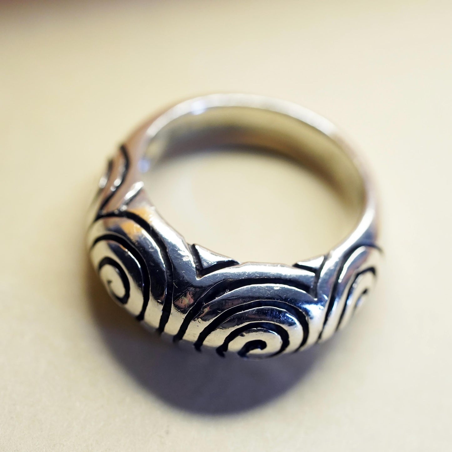Size 7.75, VTG sterling silver handmade spiral relief ring, 925 stackable band