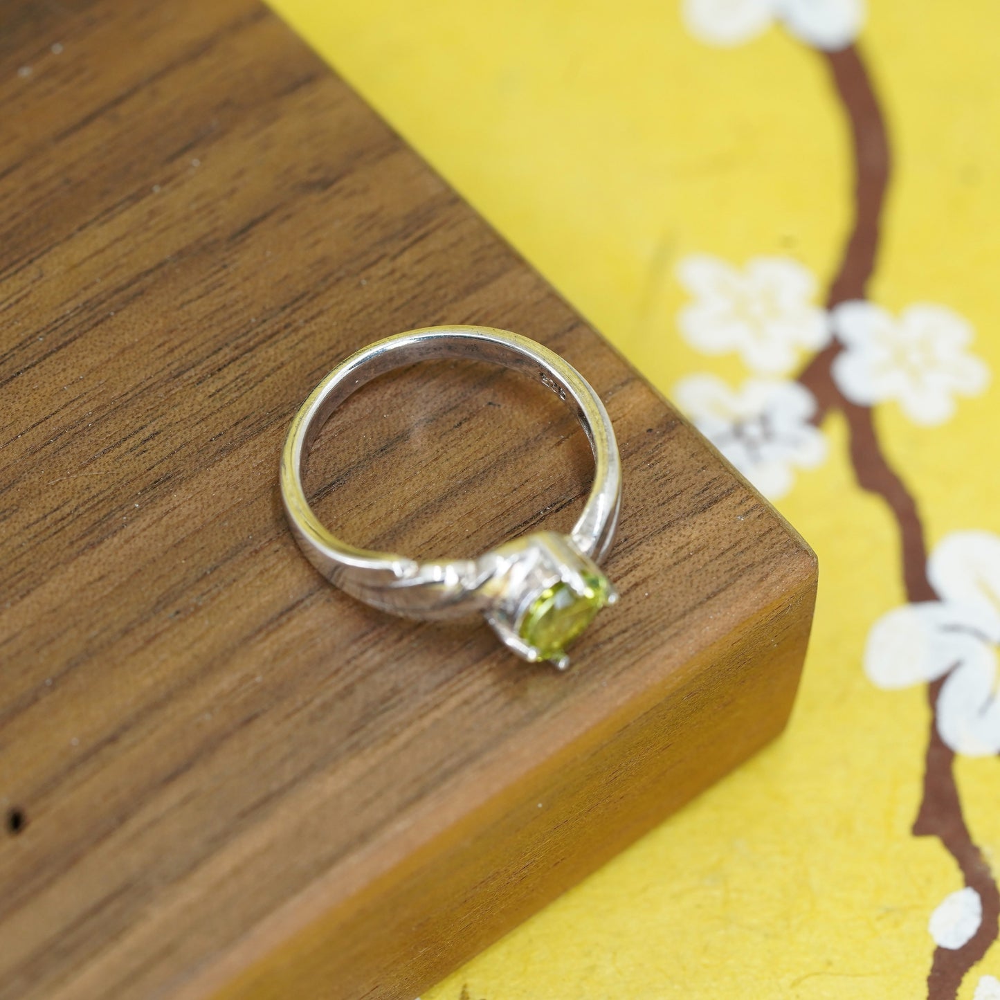 Size 8, vintage Sterling 925 silver handmade ring with oval peridot