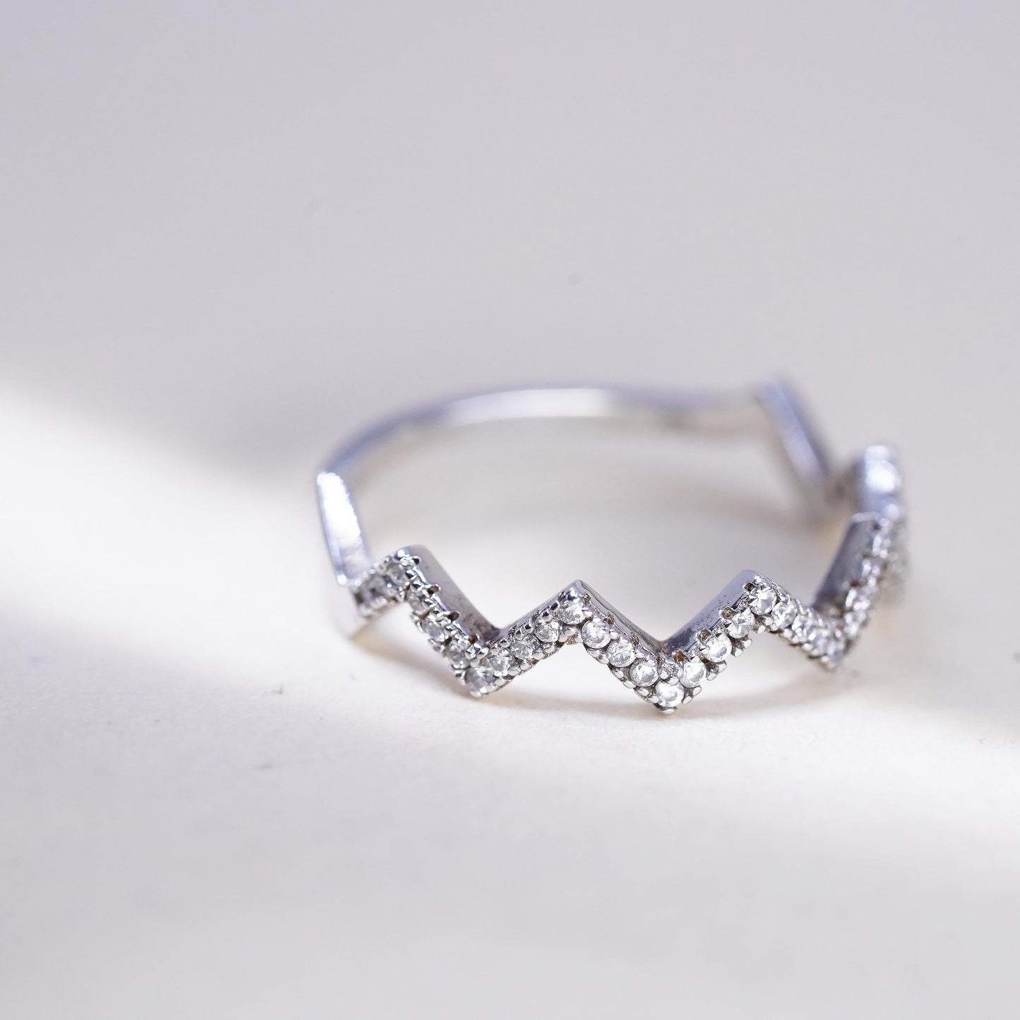 Size 7, Vintage Sterling silver engagement ring, 925 zigzag band w/ cluster Cz