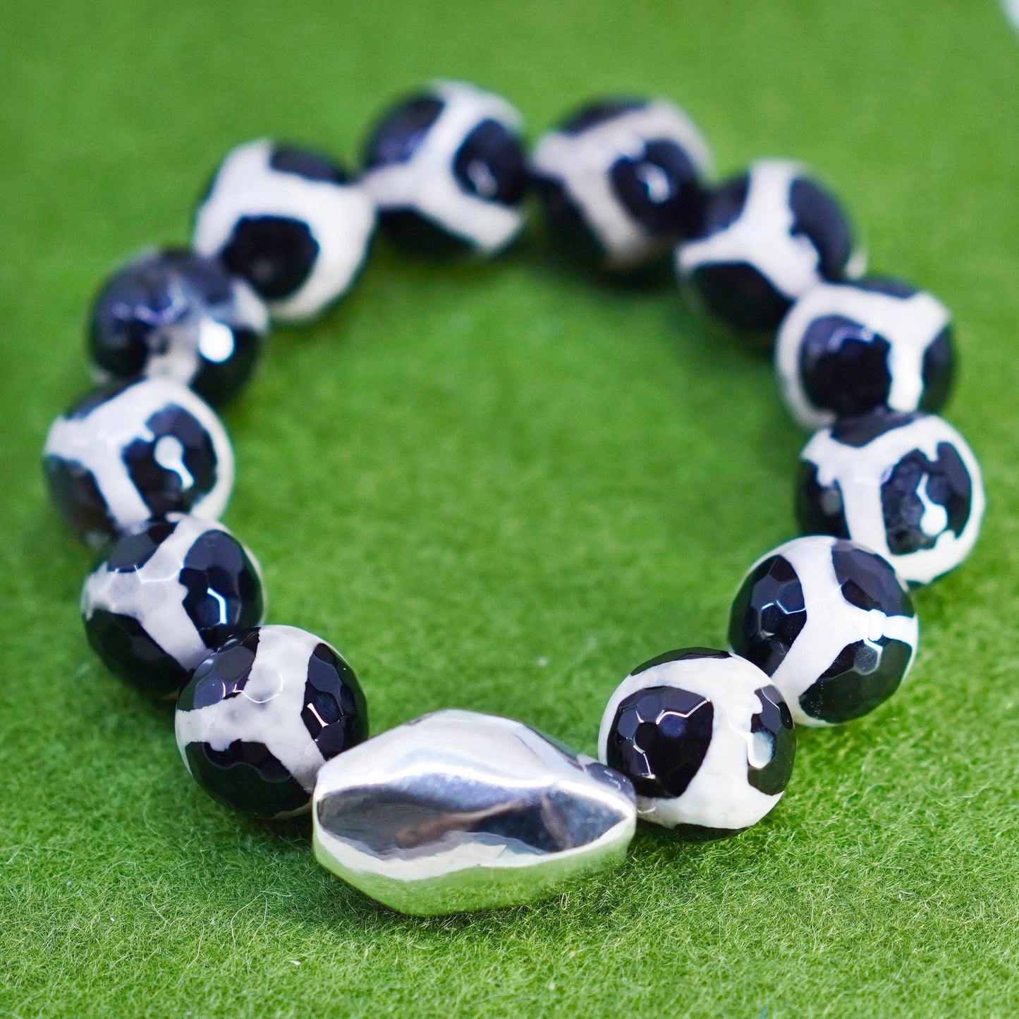 6”, vintage 925 Sterling silver handmade elastic bracelet with agate beads