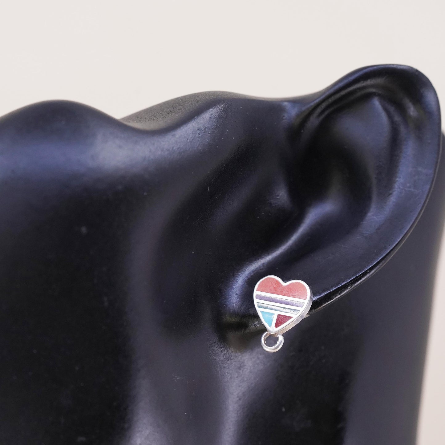 Native American Quoc QT single earring. Sterling 925 silver heart stud coral