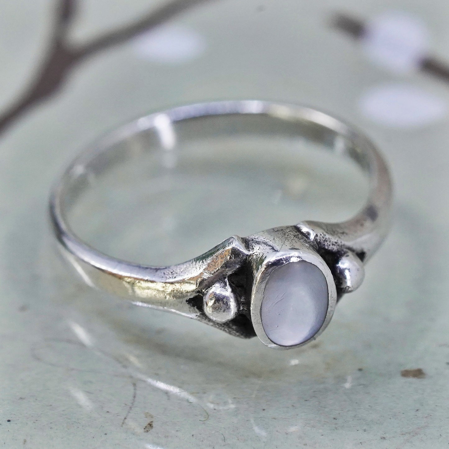 Size 6, Vintage sterling 925 silver handmade ring with oval mother of pearl