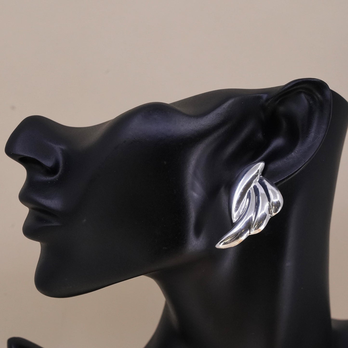 Vintage handmade single earring. Sterling 925 silver ribbed stud