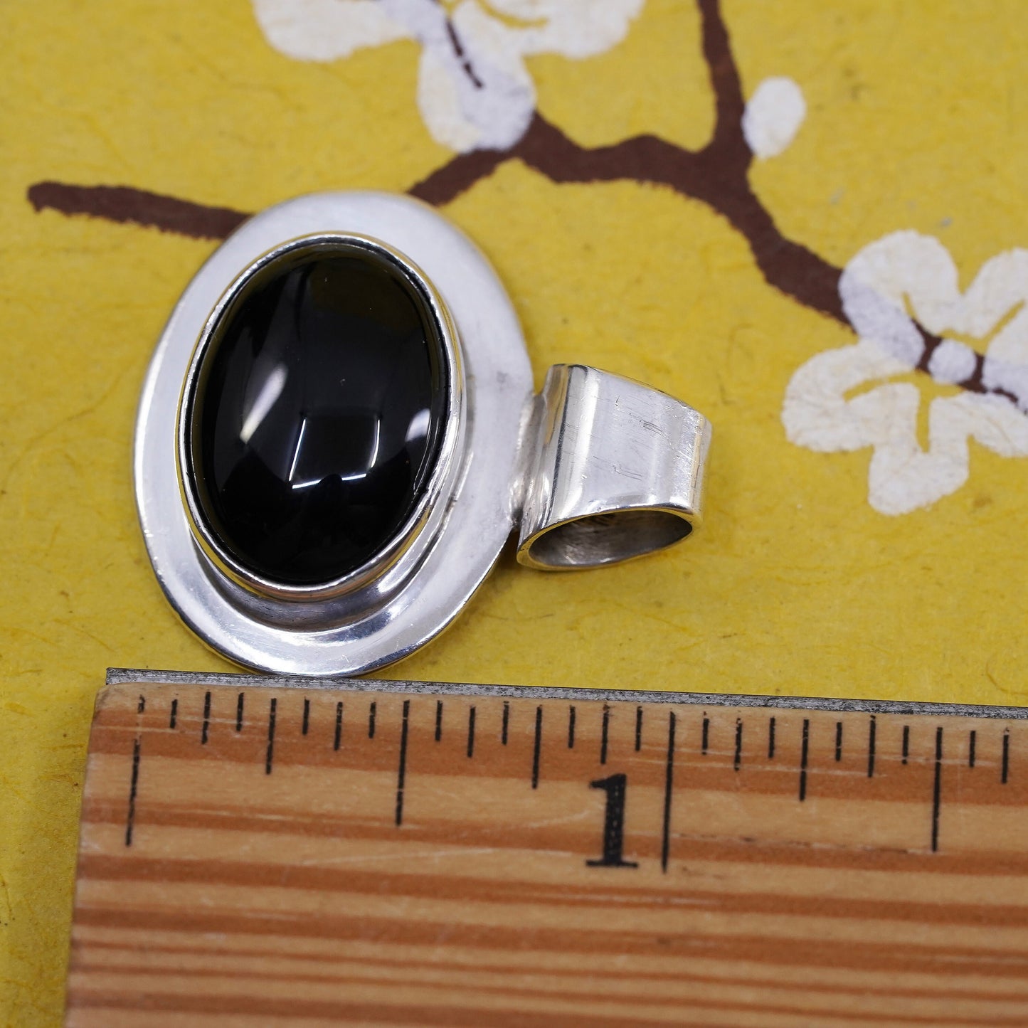 Vintage Mexican Sterling 925 silver handmade oval pendant with onyx