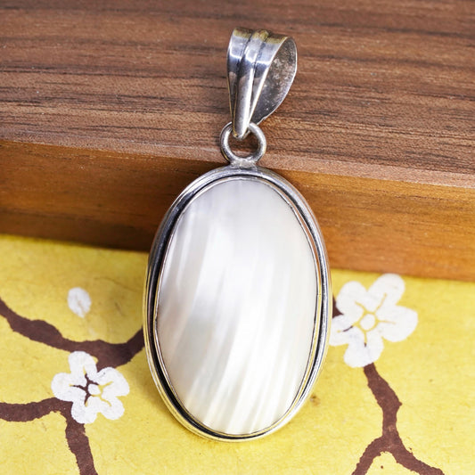 Vintage Sterling 925 silver handmade pendant with oval mother of pearl