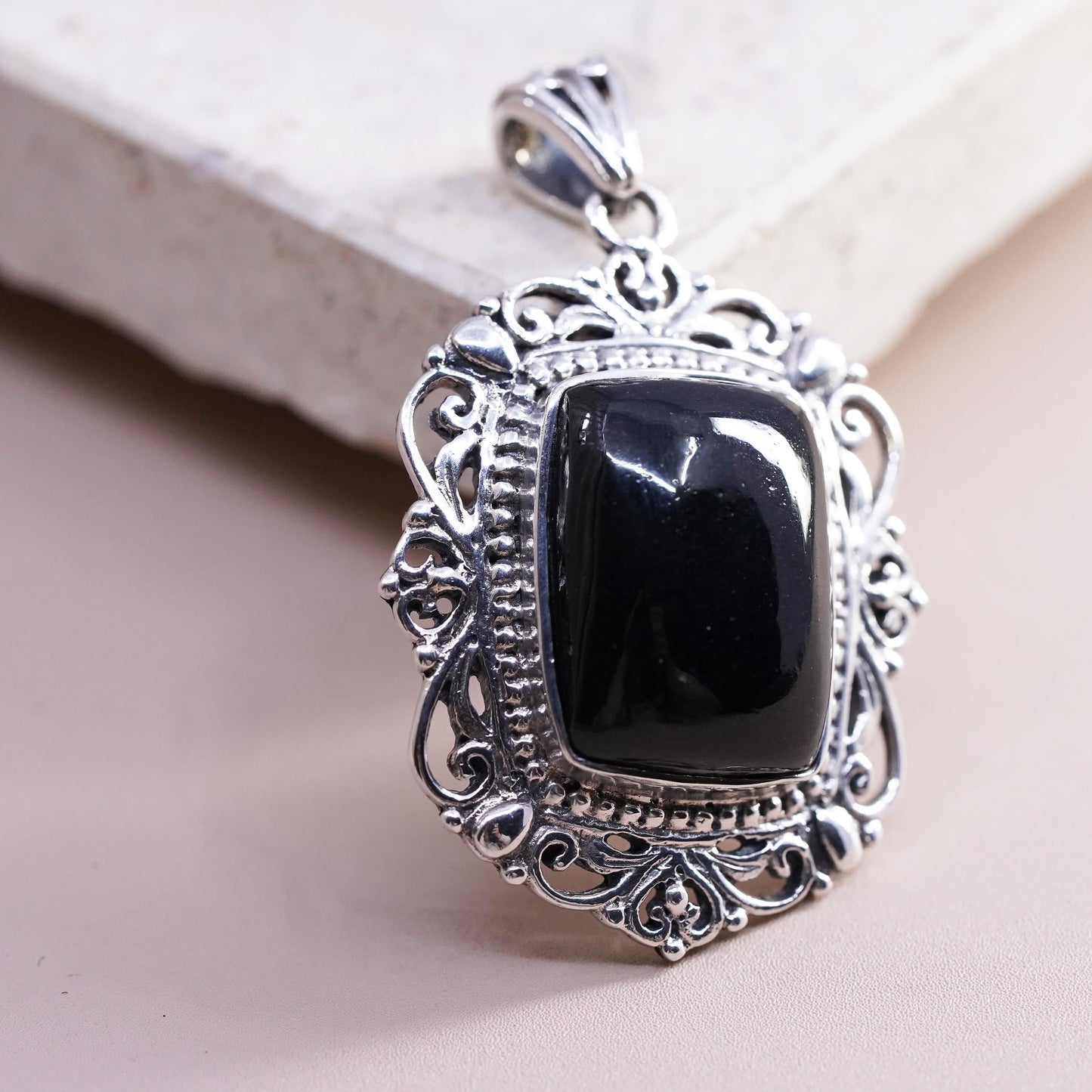 Vintage Sterling 925 silver handmade filigree pendant with black agate