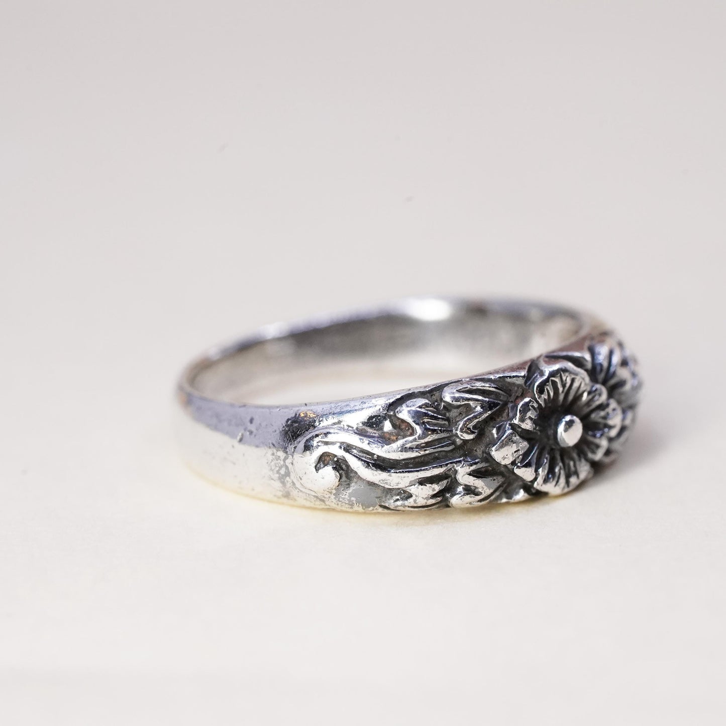 Size 8, Vintage sterling silver handmade ring, 925 band with flower embossed
