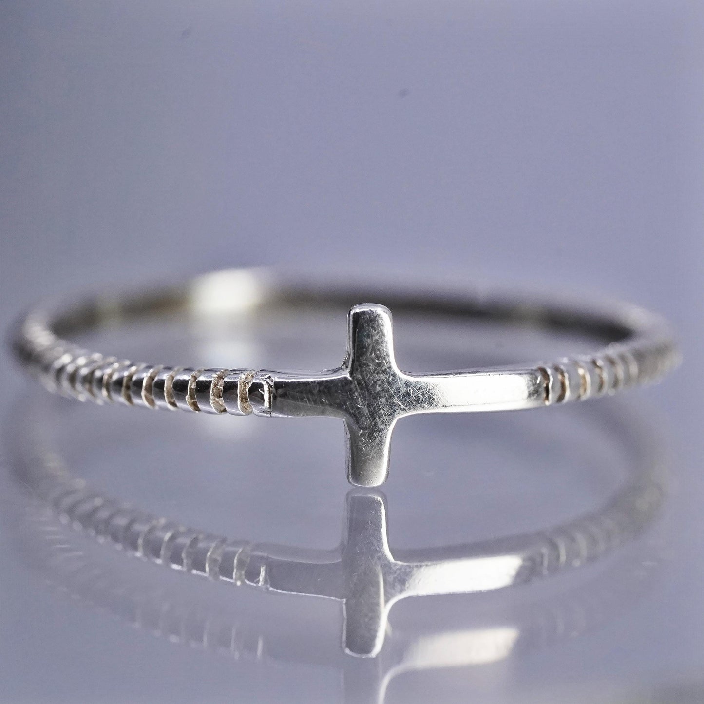 Size 9, vintage southwestern Sterling 925 silver cross ring, stackable band