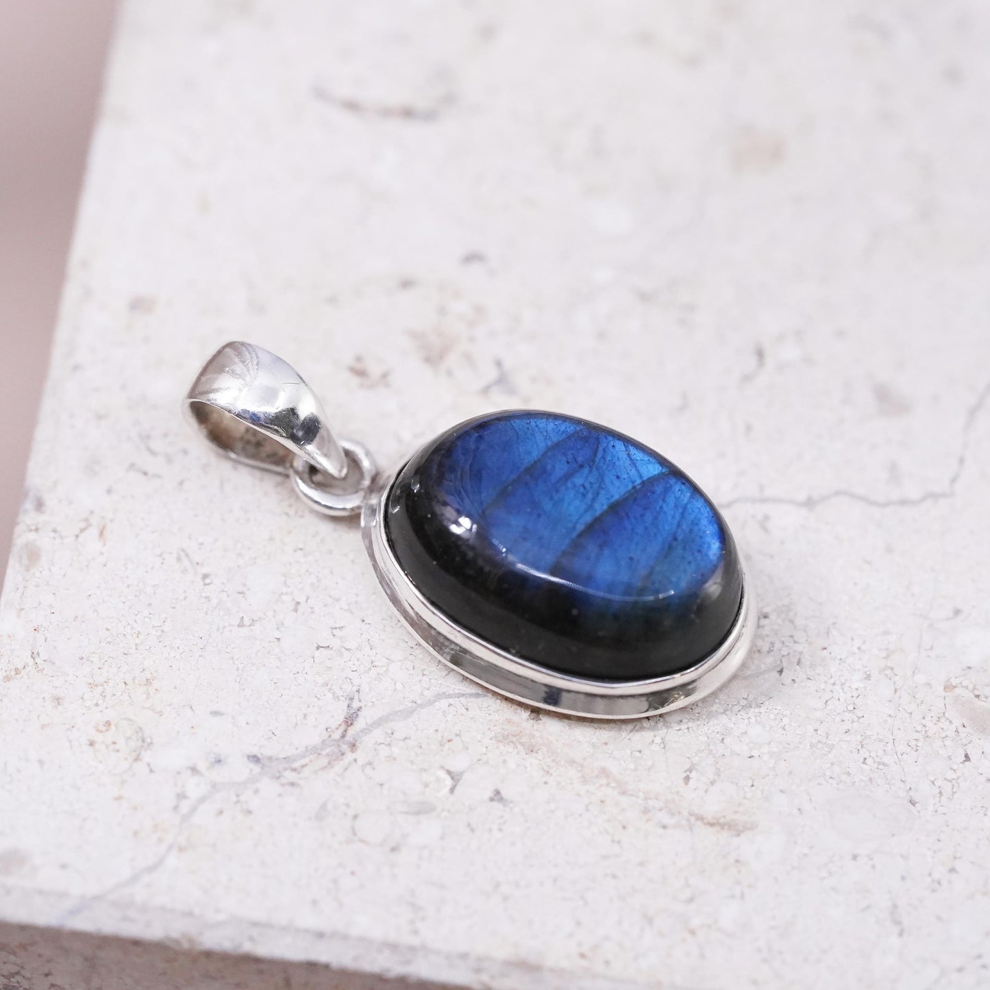 Vintage Sterling silver handmade pendant with oval labradorite