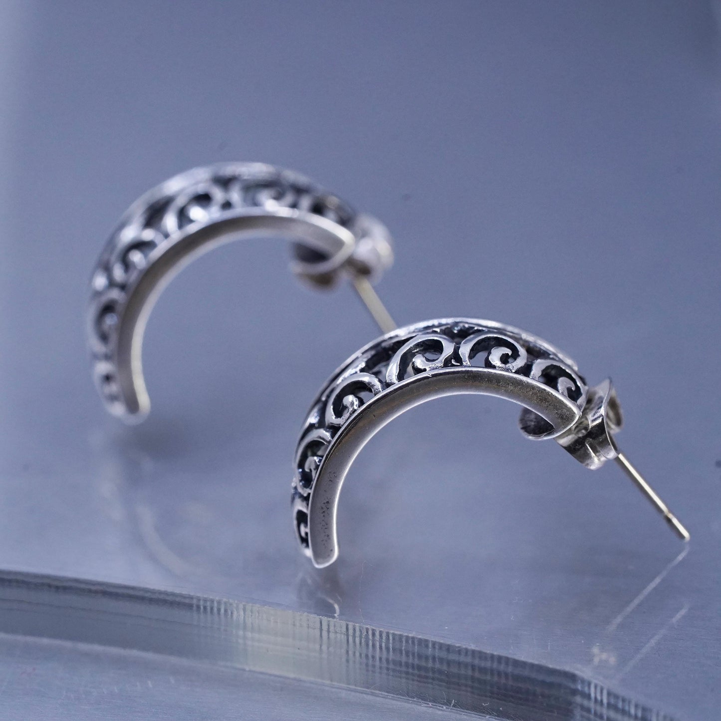 Vinatge Sterling silver Handmade Earrings, 925 Filigree huggie Studs