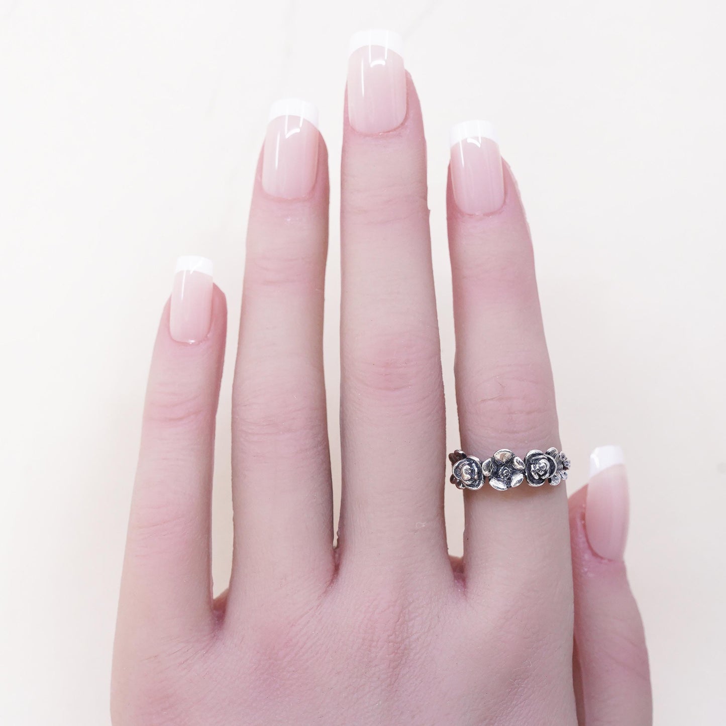 Size 6.25, VTG Israel Pz Or Paz Sterling silver ring, 925 flower stackable band