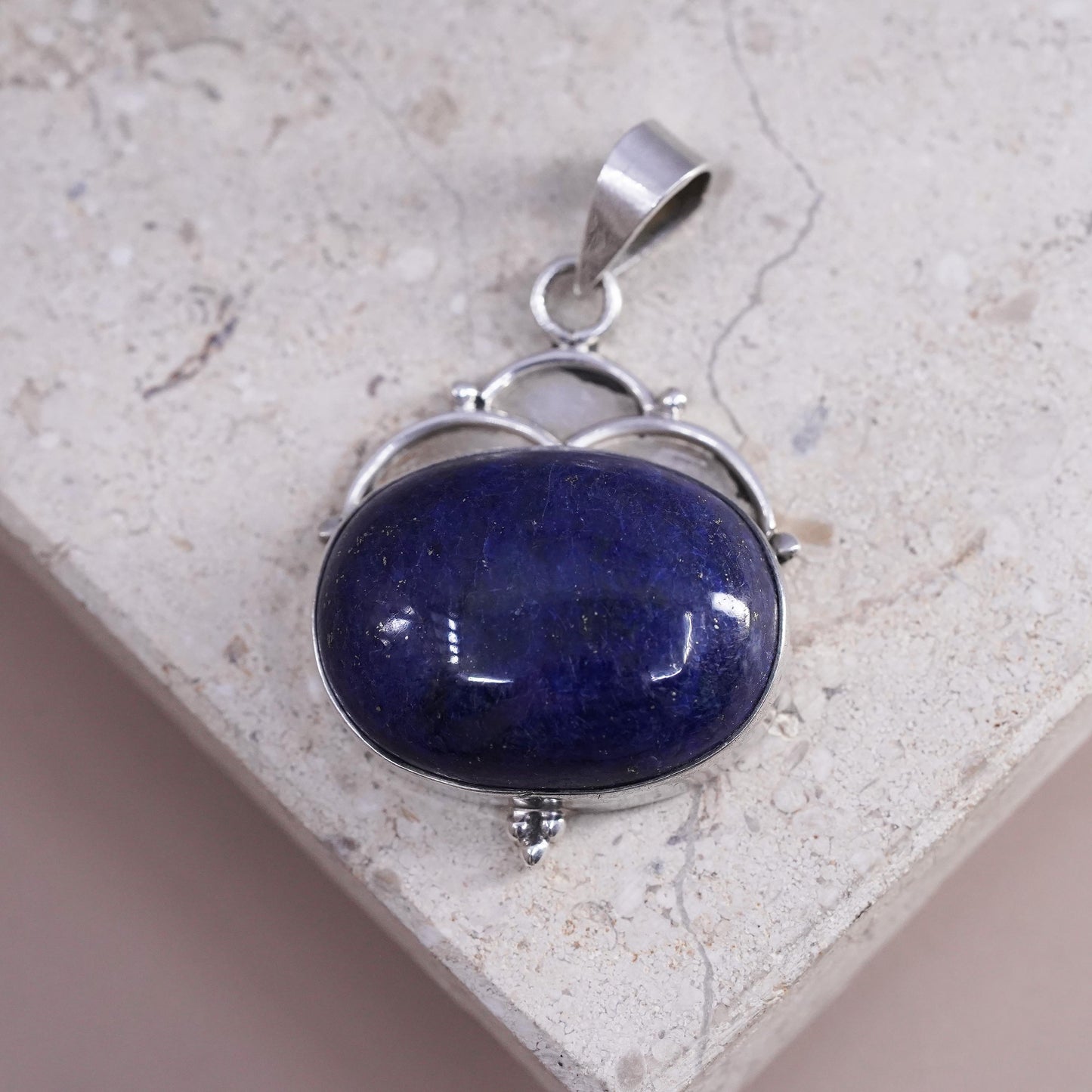 Vintage sterling 925 silver handmade pendant with oval shaped lapis lazuli