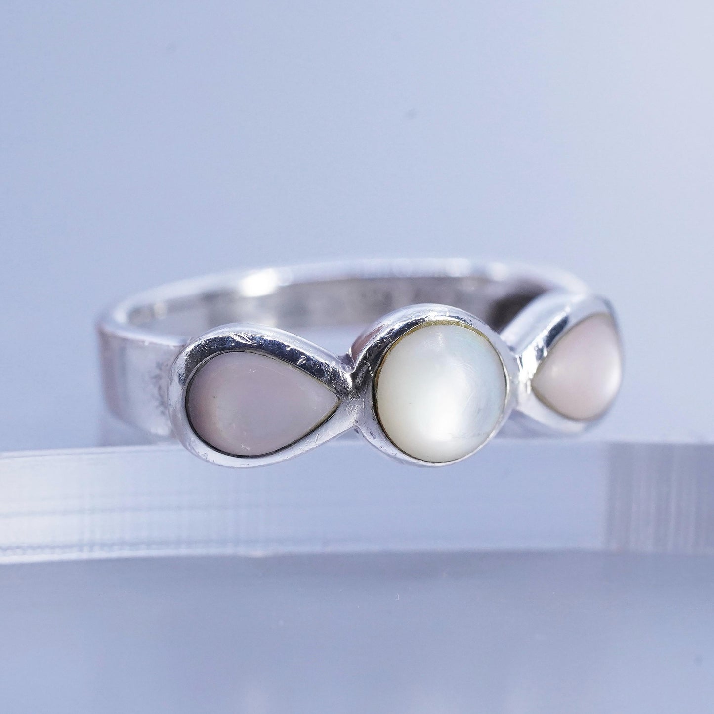 Size 4.5, Vintage southwestern Sterling 925 silver ring pink mother of pearl
