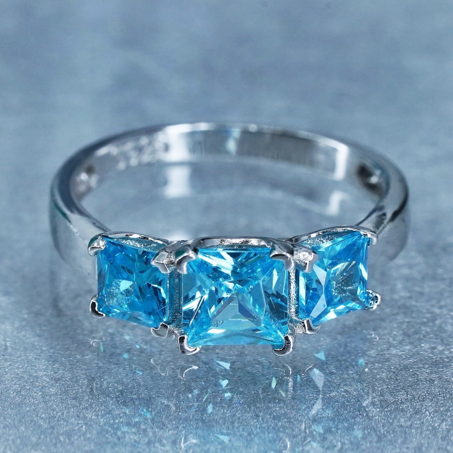 Size 4, vintage Sterling 925 silver handmade ring with blue topaz